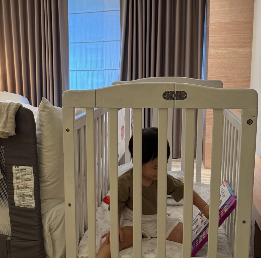 台北 ホテル Cozzi ベビーベッド